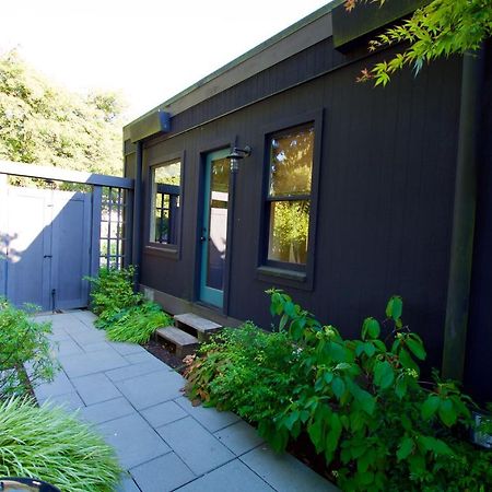 Phinney Ridge Flat With Backyard Oasis Seattle Exterior foto